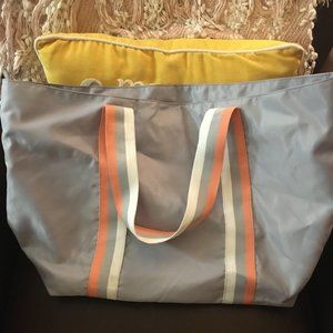 Lightweight gym duffle bag